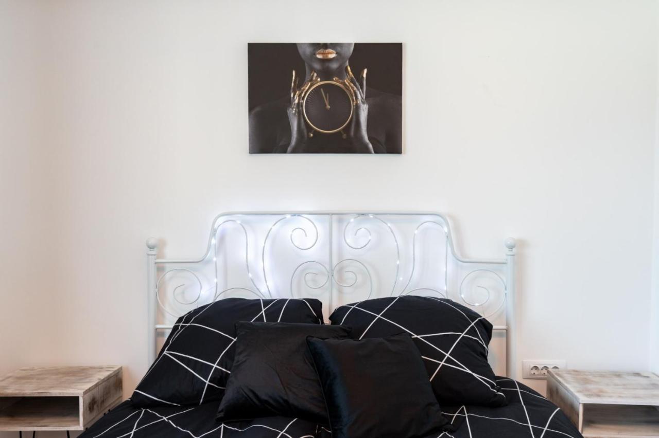 Spacious And Cozy Apartment In Central Bukarest Exteriör bild