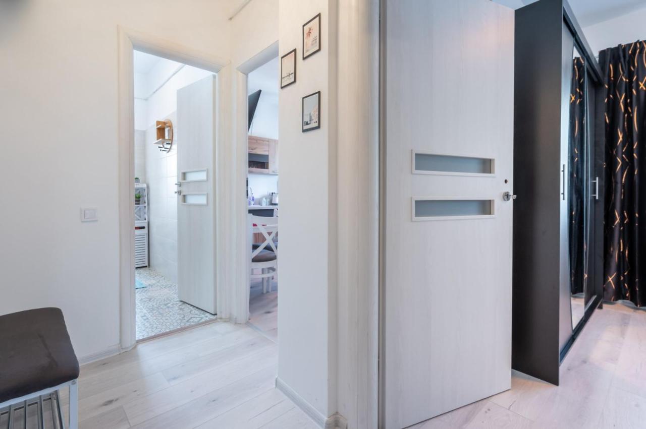 Spacious And Cozy Apartment In Central Bukarest Exteriör bild
