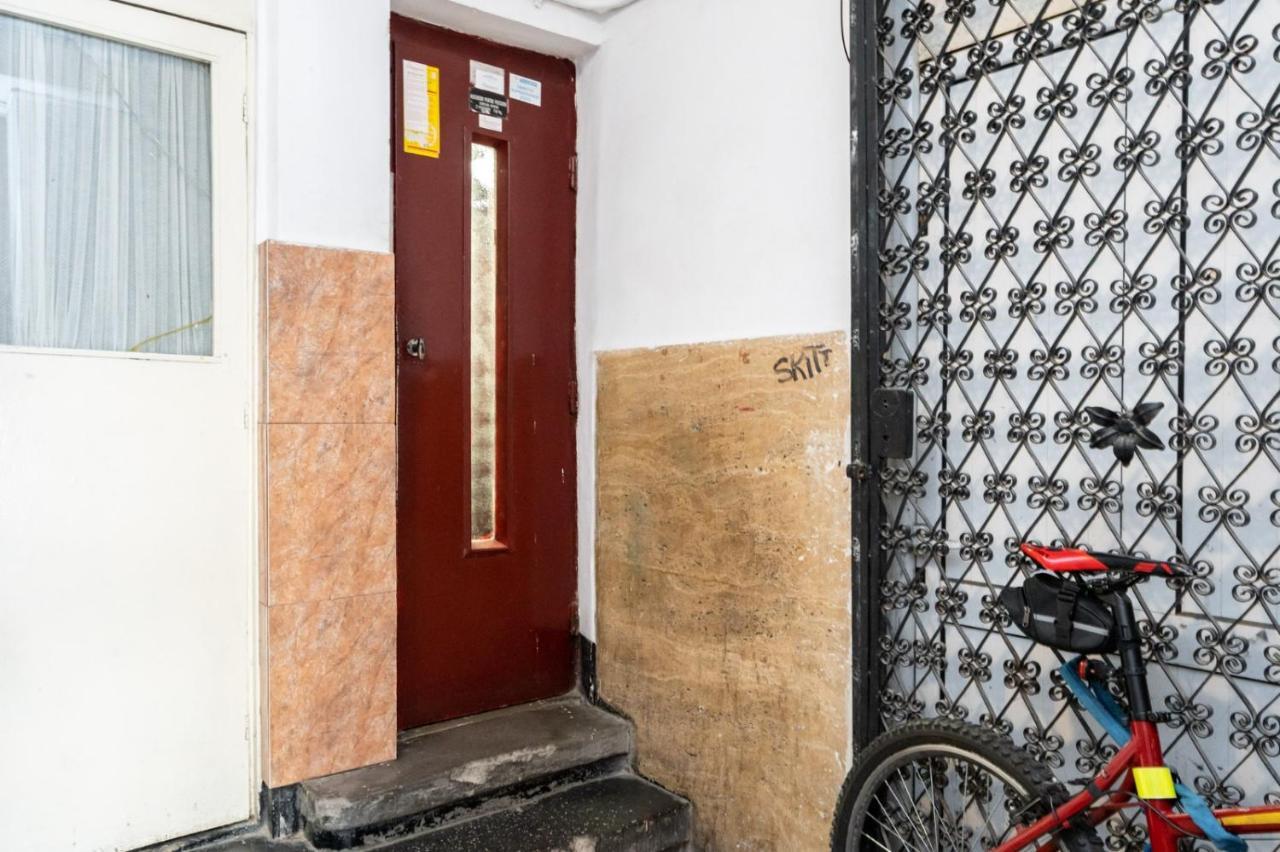 Spacious And Cozy Apartment In Central Bukarest Exteriör bild